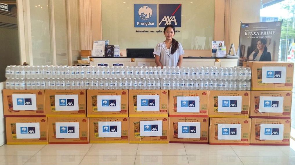 กรุงไทย - แอกซ่า ประกันชีวิต มอบน้ำดื่ม-อาหารแห้ง ช่วยเหลือฝ่ายขายบริษัทฯประสบอุทกภัย